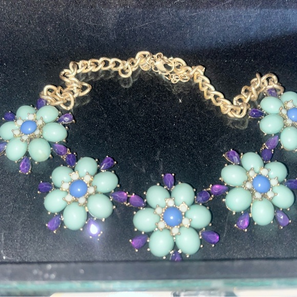 Leslie Danzis Jewelry - Leslie Danzis Chic Floral Necklace with Gold and Purple Accents